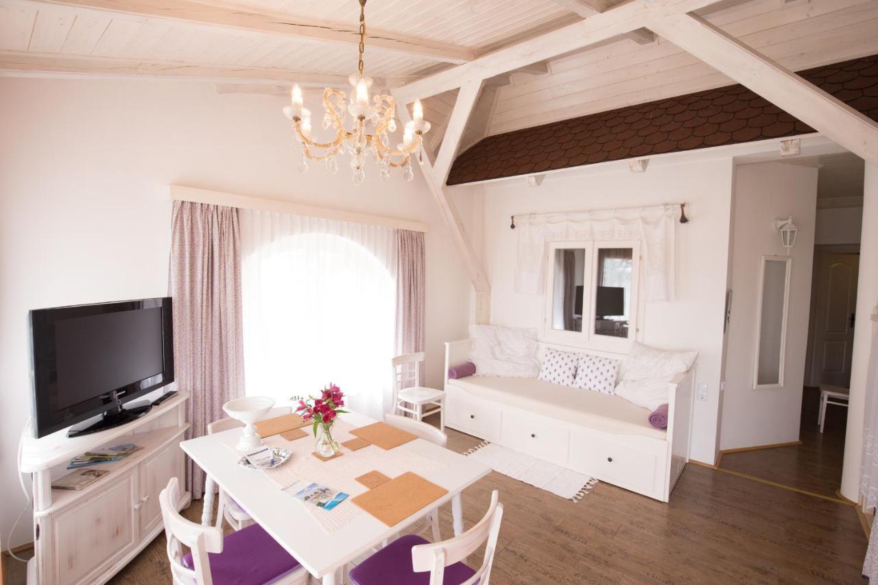 Bacchus Apartman - Borbarlang, Badacsony Бадачоньтомай Экстерьер фото
