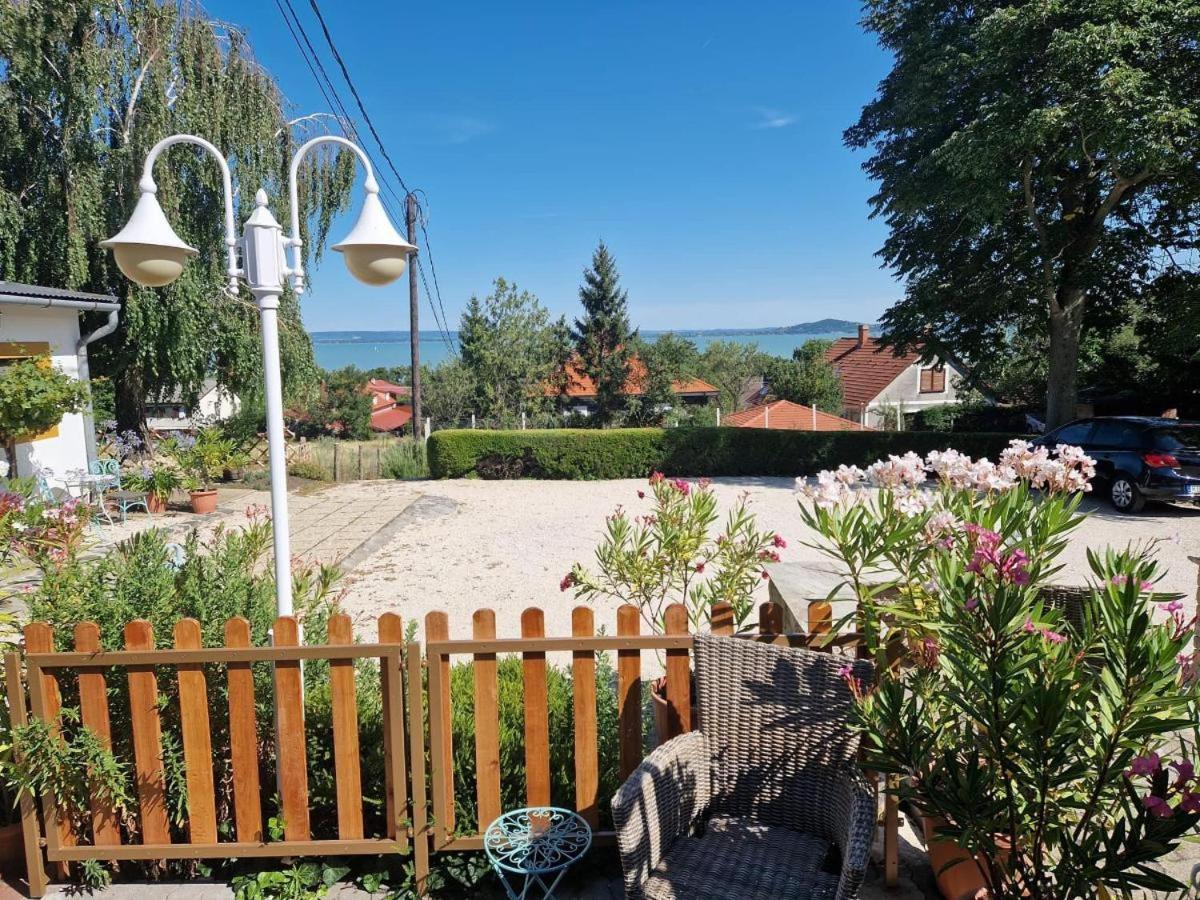 Bacchus Apartman - Borbarlang, Badacsony Бадачоньтомай Экстерьер фото