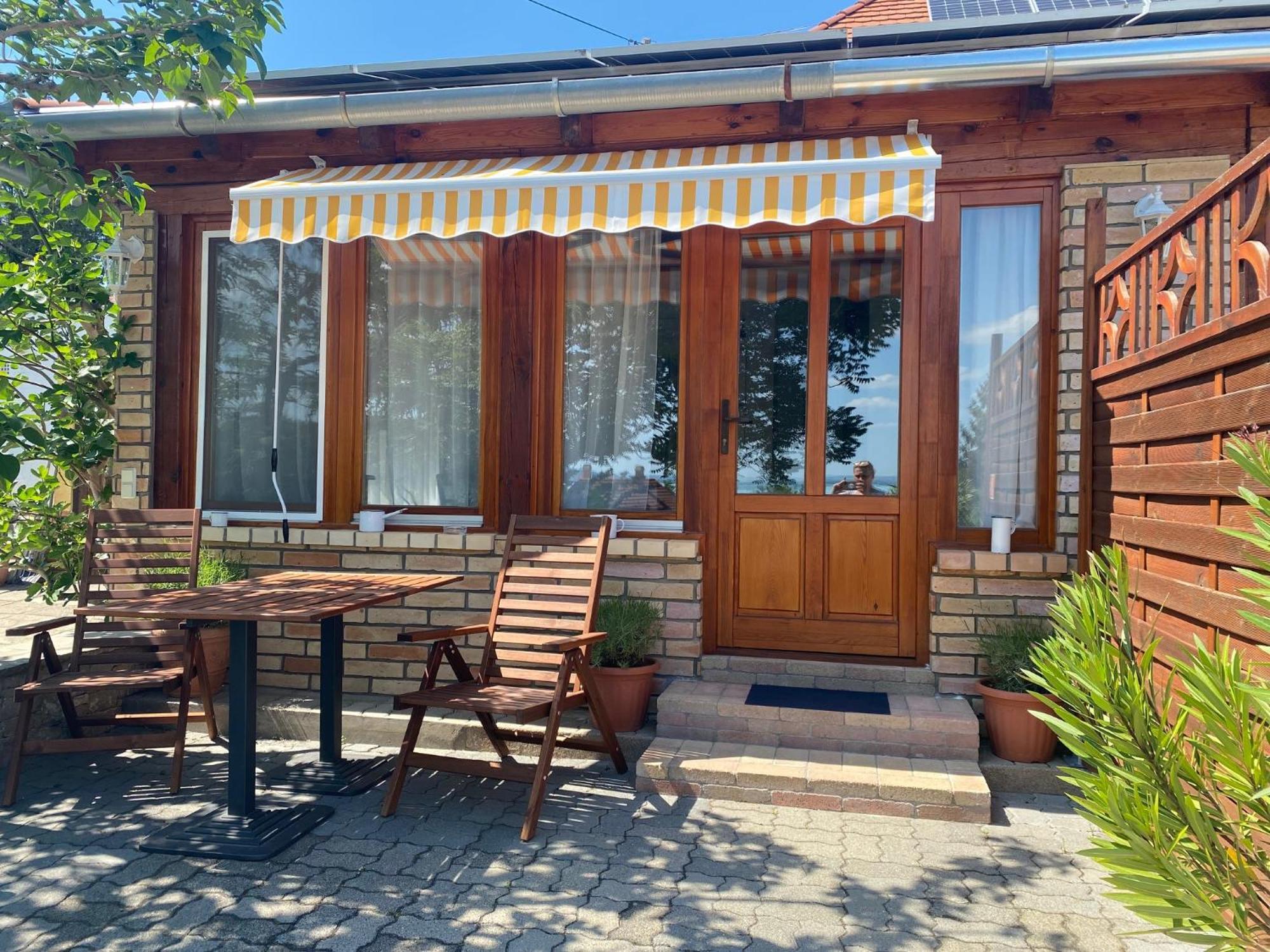 Bacchus Apartman - Borbarlang, Badacsony Бадачоньтомай Экстерьер фото
