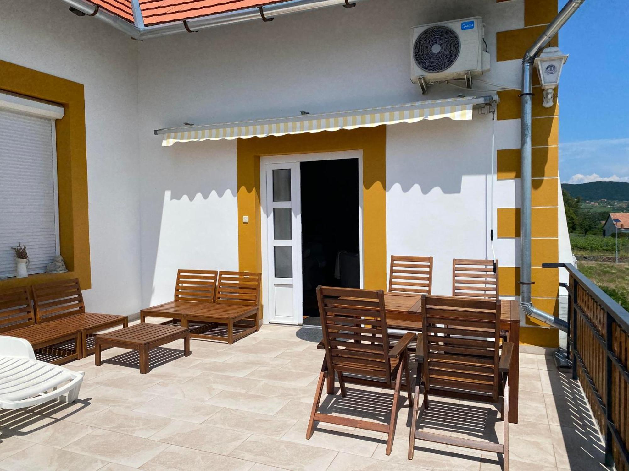 Bacchus Apartman - Borbarlang, Badacsony Бадачоньтомай Экстерьер фото