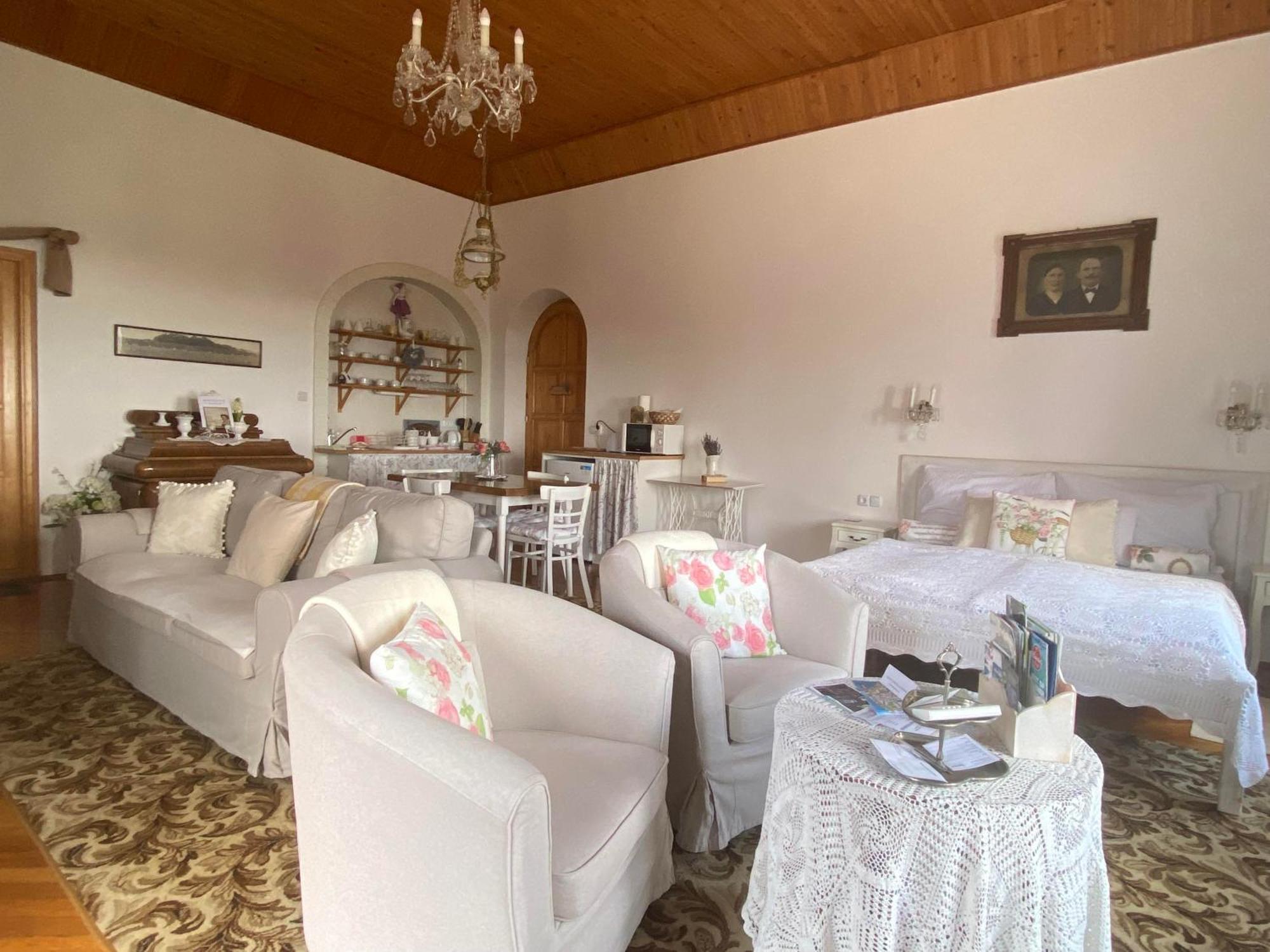 Bacchus Apartman - Borbarlang, Badacsony Бадачоньтомай Экстерьер фото