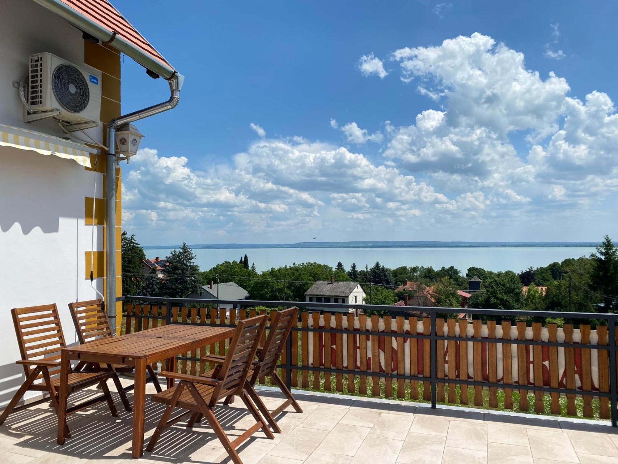 Bacchus Apartman - Borbarlang, Badacsony Бадачоньтомай Экстерьер фото