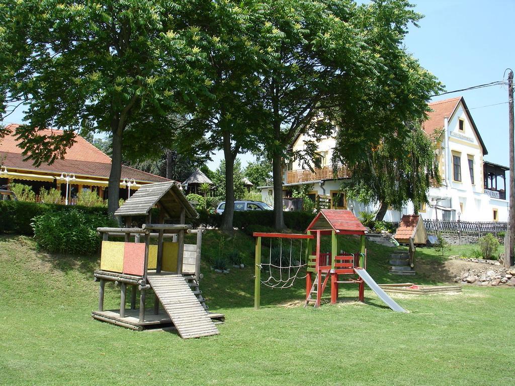 Bacchus Apartman - Borbarlang, Badacsony Бадачоньтомай Экстерьер фото