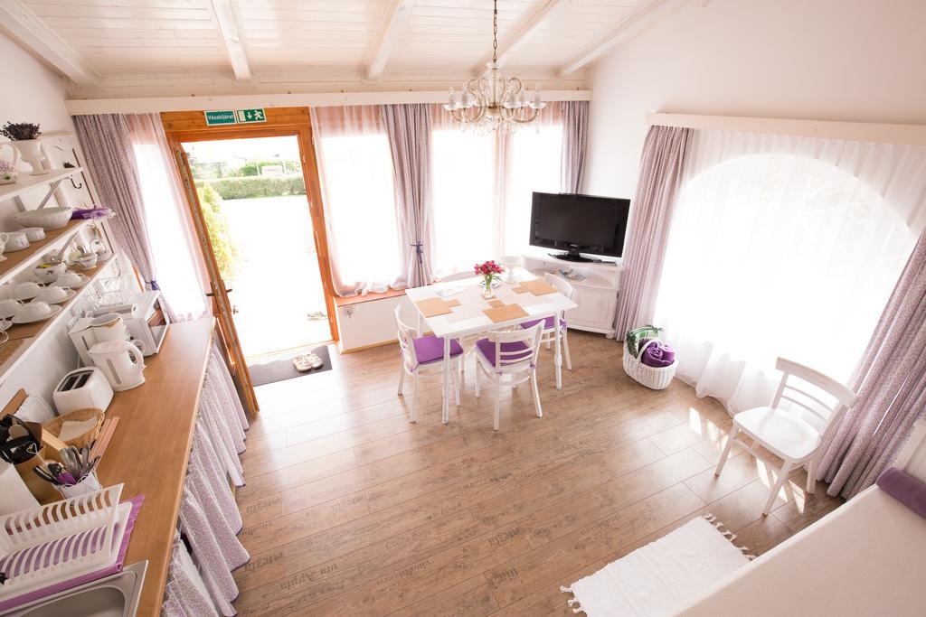 Bacchus Apartman - Borbarlang, Badacsony Бадачоньтомай Экстерьер фото
